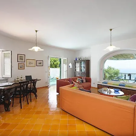 Sleeps 8 With Pool And Air Con Praiano