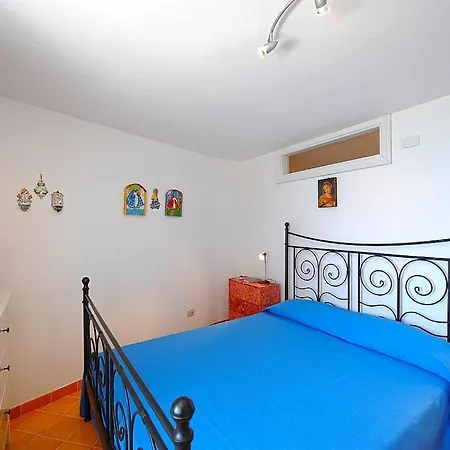 Villa Sleeps 8 With Pool And Air Con *