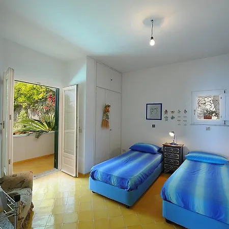 Villa Sleeps 8 With Pool And Air Con