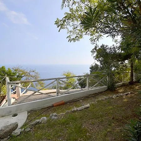 Villa Sleeps 8 With Pool And Air Con *