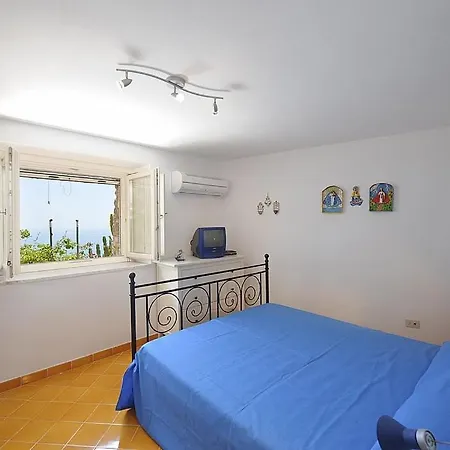 Sleeps 8 With Pool And Air Con Praiano