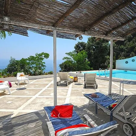 Sleeps 8 With Pool And Air Con *