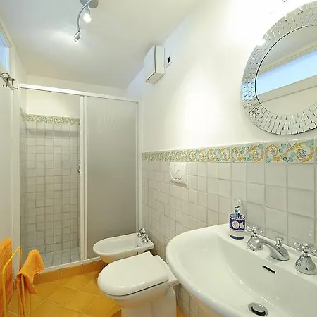 Sleeps 8 With Pool And Air Con Villa Praiano