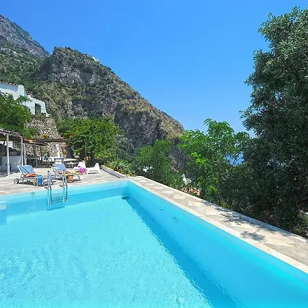 Sleeps 8 With Pool And Air Con Praiano