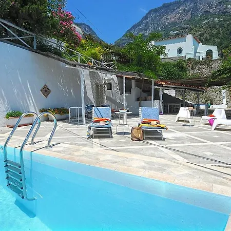 Sleeps 8 With Pool And Air Con Praiano
