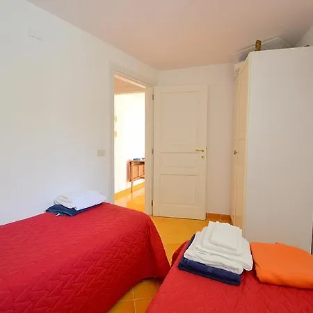 Villa Sleeps 8 With Pool And Air Con *