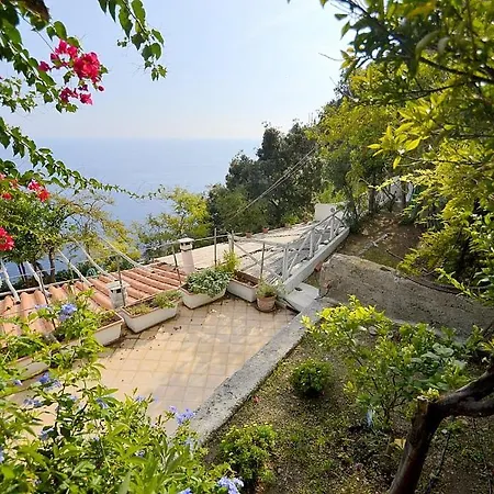 Sleeps 8 With Pool And Air Con Villa Praiano